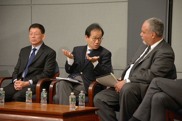 Members of the panel discussion. From left: Lee Sing Kong, Suzuki Kan, and Tony Jackson (moderator). (Elsa Ruiz/Asia Society)