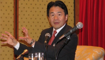 Heizo Takenaka addressing the Asia Society Hong Kong Centre on July 23, 2008. (Asia Society Hong Kong Centre)