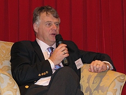 Michael Elliott addresses the Asia Society in Hong Kong. (Asia Society) 
