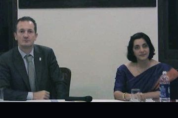 Steve Howard, CEO of the Climate Group, and Meera Sanyal, Country Head RBS, speaking in Mumbai on July 20, 2009. (Asia Society India Centre)