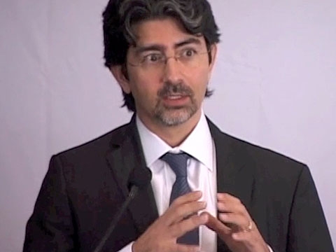 Pierre Omidyar, Founder and Chairman of eBay Inc., discusses innovative approaches to philanthropy in Mumbai on January 4, 2011. (4 min., 51 sec.)