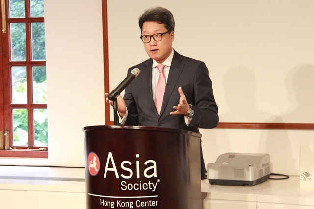 Professor Jae Ho Chung, lectured in a luncheon presentation at Asia Society Hong Kong Center on November 27, 2014.