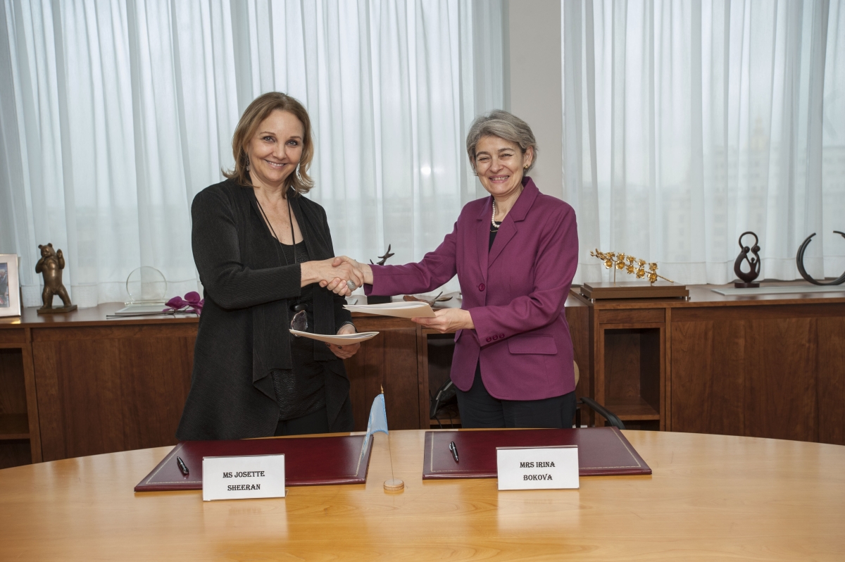 Asia Society President and CEO Josette Sheeran (left) and UNESCO Director-General Irina Bokova sign agreement to work together to implement Global Citizenship Education at global, regional, national and/or school levels. (UNESCO/P. Chiang-Joo)