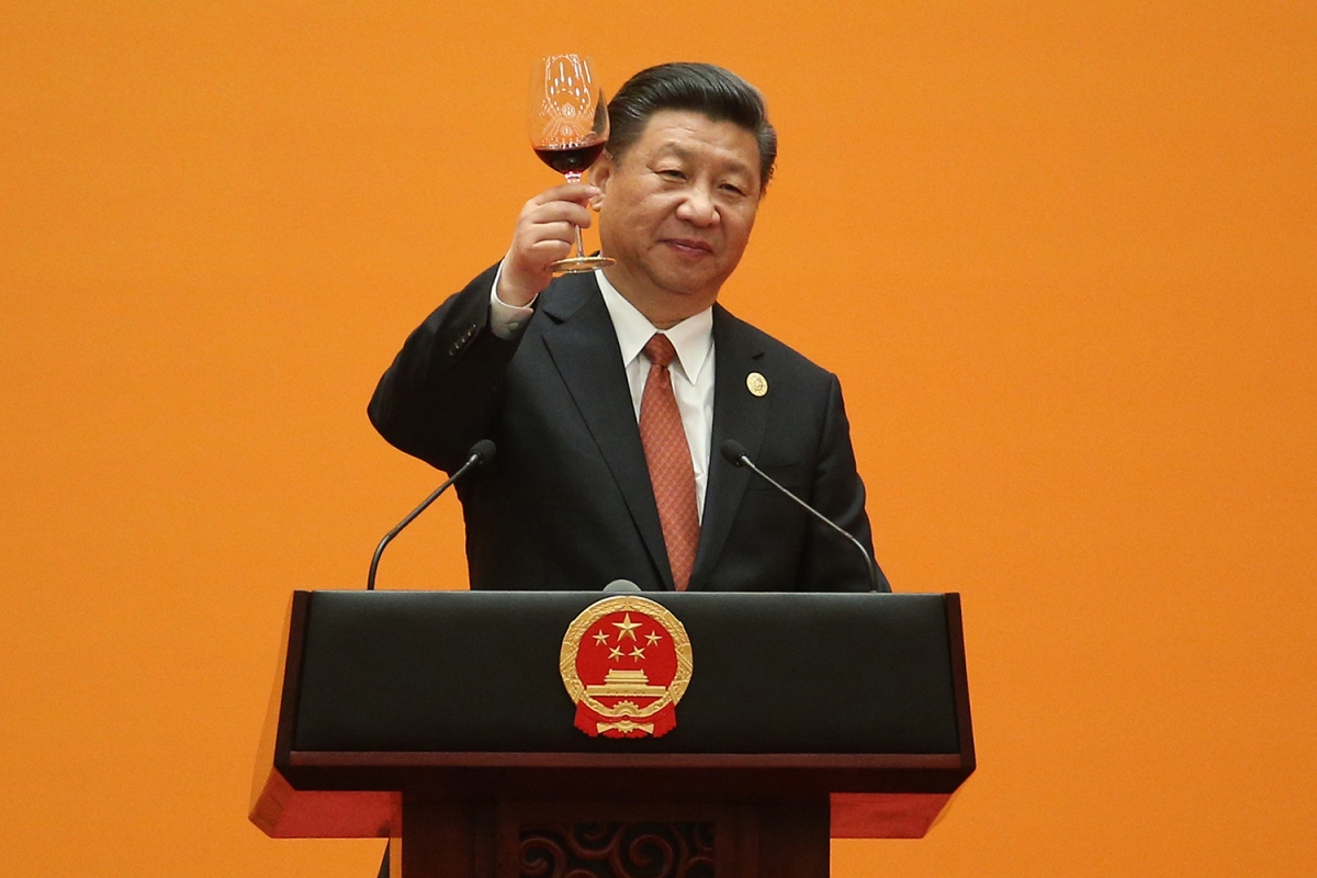 Xi Jinping makes a toast