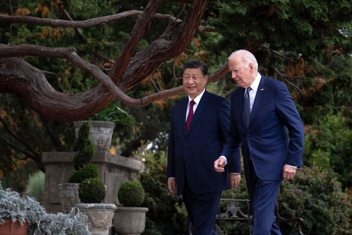 US President Joe Biden (R) and Chinese President Xi Jinping walk together after a meeting during the Asia-Pacific Economic Cooperation (APEC) Leaders' week in Woodside, California on November 15, 2023. 