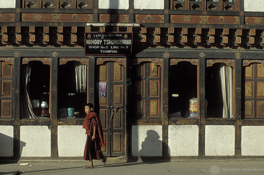Street scene. Bhutan. (Curt Carnemark / World Bank) 