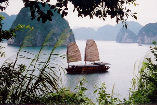 Halong Bay, Vietnam (cranrob/flickr)