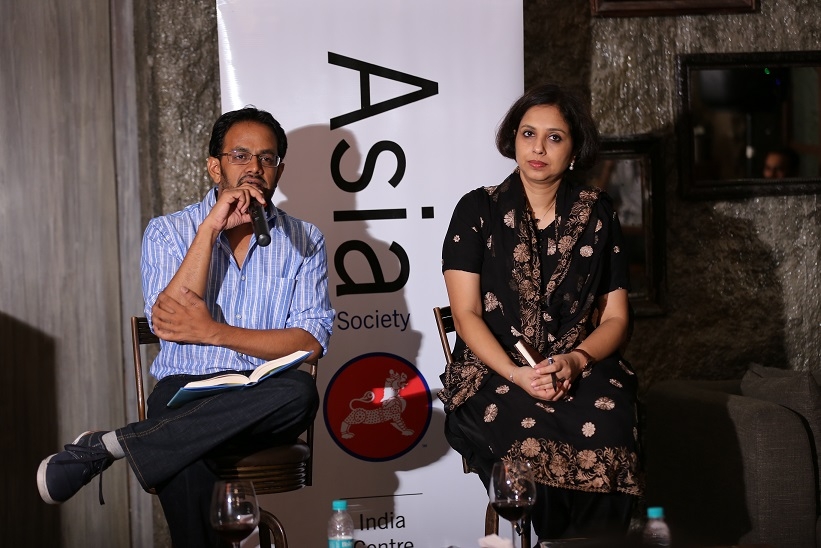 Samanth Subramanian (L) and Suhasini Haider (R) in Mumbai on August 7, 2014. (Asia Society India Centre)