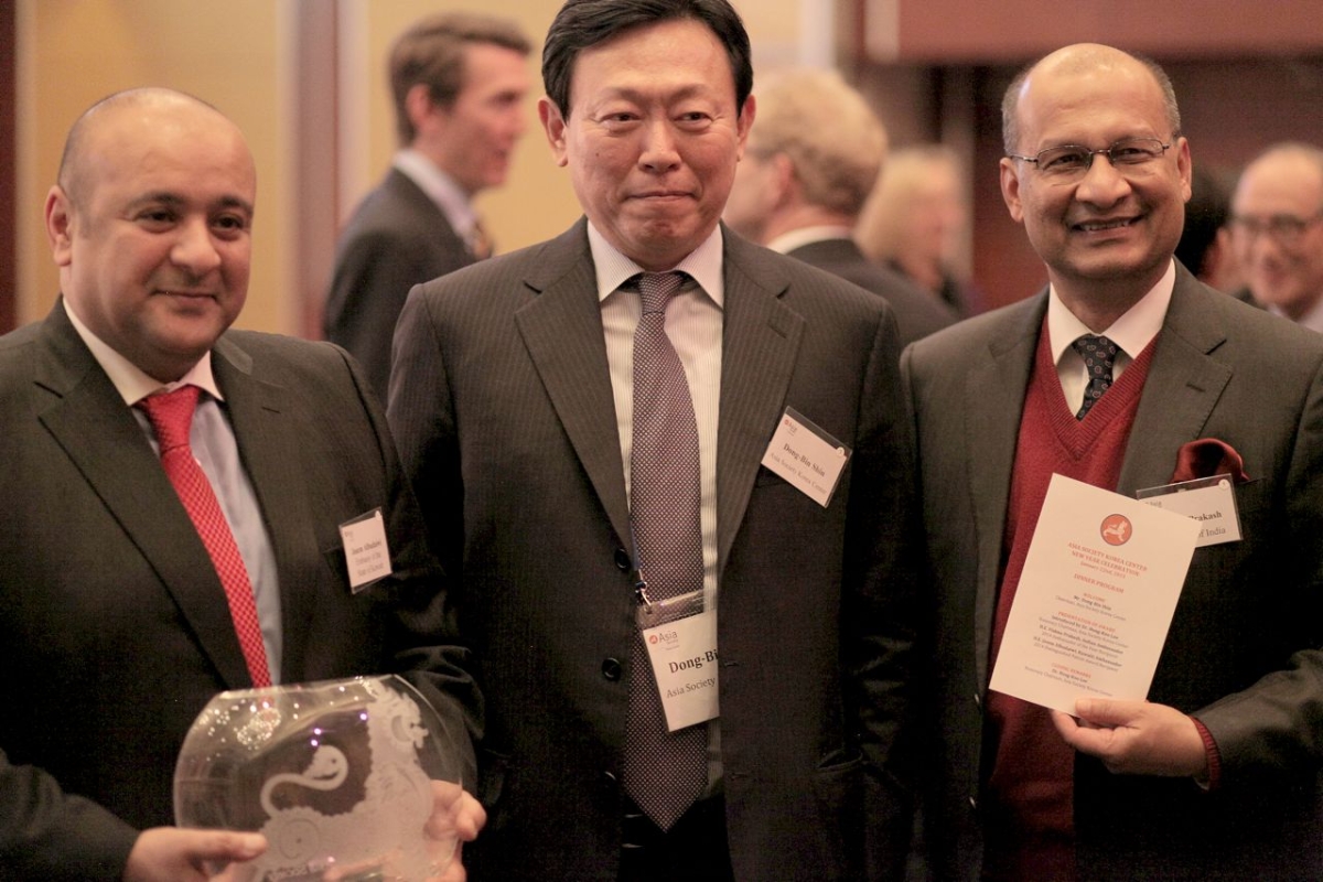 Mr. Dong-Bin Shin, Chairman of the Korea Center, with H.E. Vishnu Prakash, the Ambassador of India to South Korea, and H.E. Jasem Albudaiwi, the Ambassador of Kuwait to South Korea.