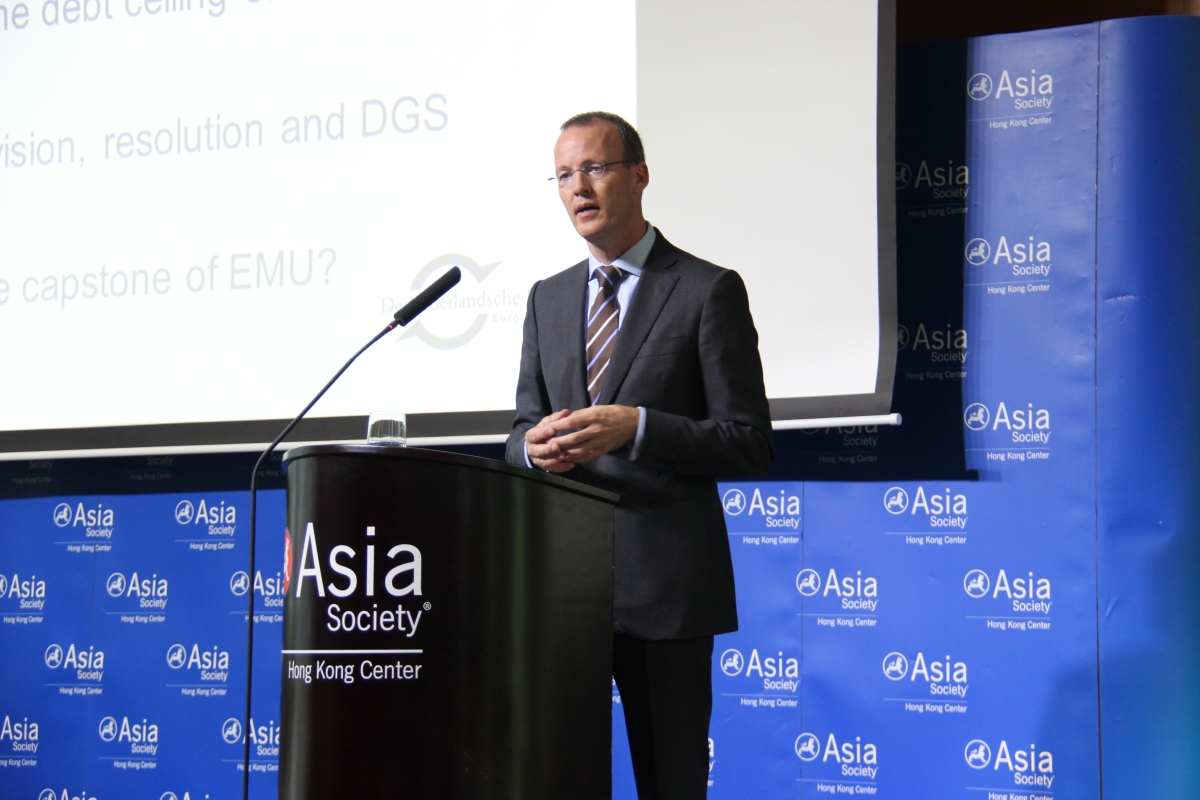 Klaas Knot discusses the Euro zone’s role in the global economy on October 15, 2012. (Stephen Tong/Asia Society Hong Kong Center)