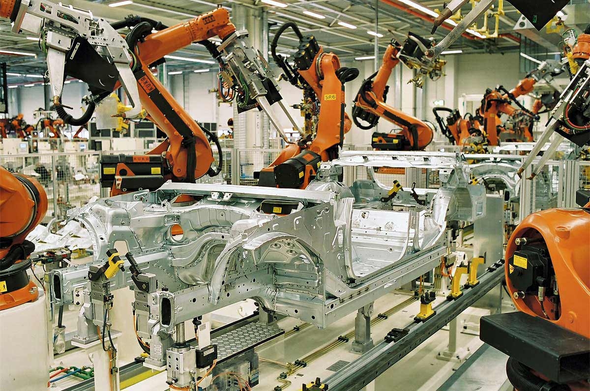 Manufacturing robots. BMW Werk Leipzig/Wikimedia Commons