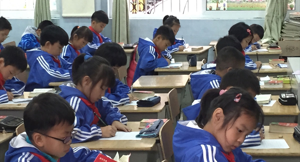 Students in a Hangzhou classroom (Heather Singmaster/Asia Society)