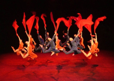 Scene from All River Red, performed by Beijing Dance/LDTX