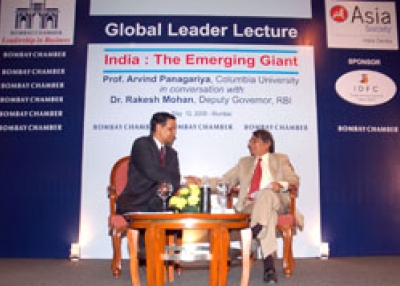 Professor Arvind Panagariya and Dr. Rakesh Mohan shake hands on stage following the event in Mumbai on May 12, 2008. (Photo courtesy of Bombay Chamber of Commerce)