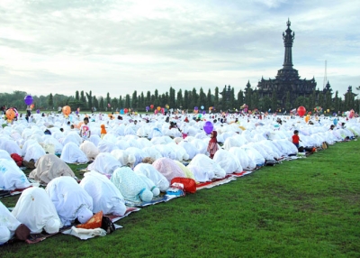 Indonesian female Muslims perform Eid al-Fitr prayers at Bali's Bajra Sandhi monument and park in Denpasar on September 10, 2010 marking the end of holy month of Ramadan. (Sonny Tumbelaka/AFP/Getty Images)