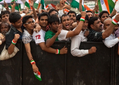Indians cheer at an Anna Hazare anti-corruption rally in New Delhi on Aug. 24, 2011. (India Kangaroo/Flickr)
