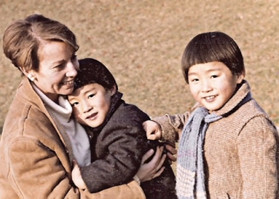 Nicolas and Antoine Hazard, Korean brothers adopted together, with their adoptive mother in France in 1983.