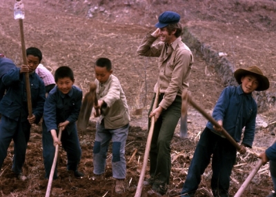  In 1975 the author worked for a month at the Dazhai model agricultural work brigade in Shanxi province. Here he helps prepare the fields for maize, peanuts and fruit. (Orville Schell)