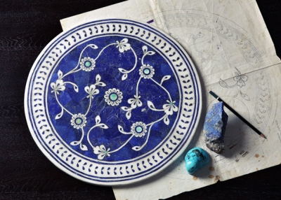 Peshawar-based company LEL works to preserve pietra dura, the art of handcrafted stone inlay, adhering to ancient techniques but with contemporary innovations. Above: Iznik filigree tabletop. (Omer Gilani@Happa Studio)