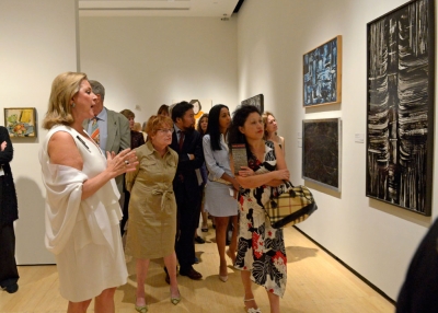 "Iran Modern" cocurator Layla Diba (L) giving an exhibition tour at the members opening. (Elsa Ruiz/Asia Society)