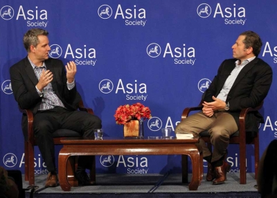 Author Dan Washburn (L) and ESPN correspondent Jeremy Schaap (R) in a discussion on golf in China at Asia Society New York on September 4, 2014. (Ellen Wallop/Asia Society)