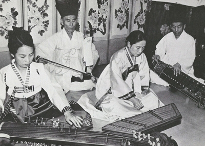 Korean musicians perform as part of Asia Society’s 1971 Performing Arts program “P’ansori.” (Asia Society)