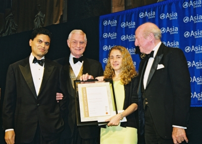 Elisabeth Rosenthal is awarded the 2003 Oz Elliott Prize
