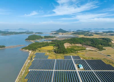 Solar farm near Sinan-gun, South Korea (Shutterstock)