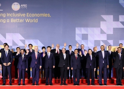 Leaders and representatives from the 21 member-economies of the Asia-Pacific Economic Cooperation (APEC) at the Philippine International Convention Center on November 19, 2015 for the 2015 APEC Economic Leaders’ Meeting (AELM) in Manila. (APEC Secretariat)