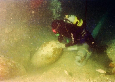 A diver for Seabed Explorations GBR with a storage jar from the wreck during the