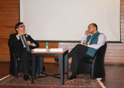 Ashutosh Varshney (L) and Pramit Pal Chaudhuri at Asia Society India Centre on Jan. 17, 2013. (Asia Society India Centre)