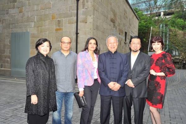 (L to R) S. Alice Mong, Zhang Xiaogang, Bharti Kher, Liu Guosong, Takashi Murakami, Melissa Chiu at Asia Society’s second annual Art Gala on May 12, 2014. (Asia Society Hong Kong Center)