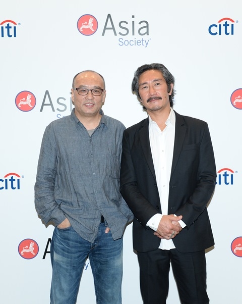 (L to R) Zhang Xiaogang and Michael Joo at Asia Society’s second annual Art Gala on May 12, 2014. (Asia Society Hong Kong Center)