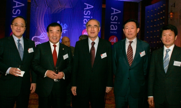 L to R: Kyongsoo Lho, Co-chairman of ASKC; Ki-Su Lee, President of Korea University; Hong-Koo Lee, Honorary Chairman of ASKC; Dong Bin Shin, Co-Chairman of ASKC; and Mong-Gyu Chung, Chairman of Hyundai Development Company, all attended the 2010 ASKC Holiday Cocktail Reception. (Asia Society Korea Center)