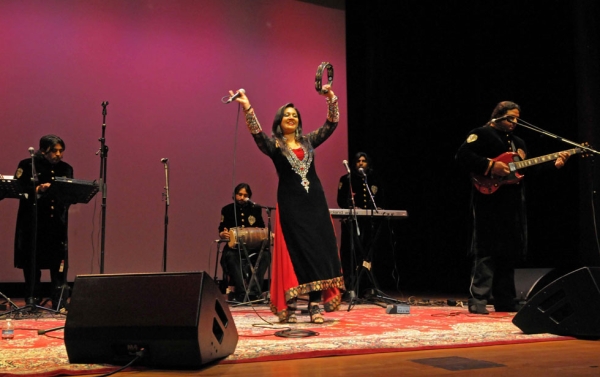 Fozia, a member of Arif Lohar's ensemble, warmed up the crowd next with a trio of more pop-oriented songs. (Elsa Ruiz/Asia Society)