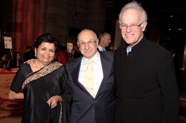 L to R: Asia Society President Emerita Vishakha N. Desai, Trustee Harold Newman, Asia Society President Emeritus Robert Oxnam. (Bennet Cobliner)