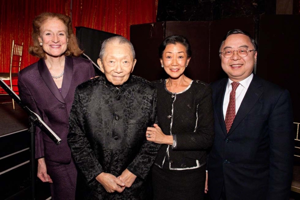L to R: Asia Society co-Chair Henrietta H. Fore, Washington Sy Cip, Asia Society Trustee Lulu Wang, and Asia Society co-Chair Ronnie Chan. (Bennet Cobliner)