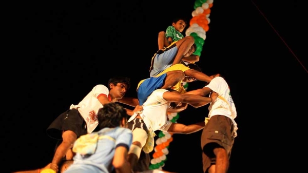 In India, the human tower thins out as it goes higher into the sky. From the movie "The Human Tower." (Goldcrest Films International)