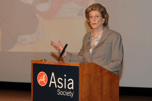 Philanthropist, art patron, and Asia Society Museum supporter Agnes Gund speaking at the opening ceremony. (Elsa Ruiz/Asia Society)