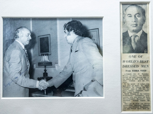 London, early 1970s: Pakistani Prime Minister Zulfikar Ali Bhutto (L) shakes hands with Chaudry. (Saad Sarfraz Sheikh)
