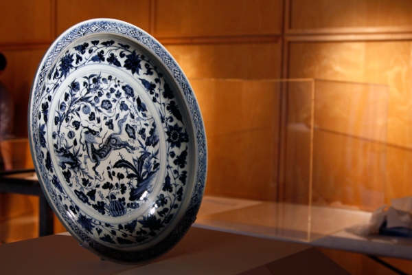 "Chinese Ceramics for the Islamic World" is on view in the Asia Society lobby through January 5, 2014. (Tahiat Mahboob/Asia Society)