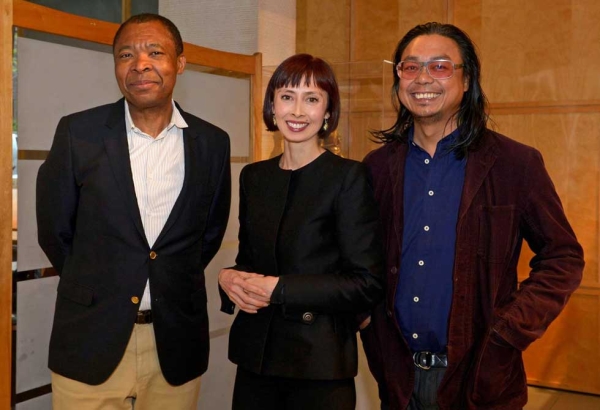L to R: Okwui Enwezor, Melissa Chiu, and Rirkrit Tiravanija at Asia Society New York on May 5, 2014. (Elsa Ruiz/Asia Society)