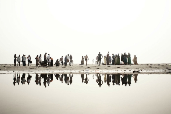 Ganges, Death of a River. India, 2008: Along the banks of the Ganges, Hindu devotees get ready to soak in the water of the sacred river. © Giulio di Sturco/Reportage by Getty, Italy, Shortlist, Landscape, Professional Competition, 2015 Sony World Photography Awards.