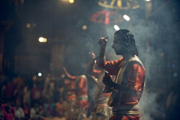 A priest waves incense sticks as part of a ritual in Varanasi, India on February 25, 2015. (rahul rekapalli/Flickr)