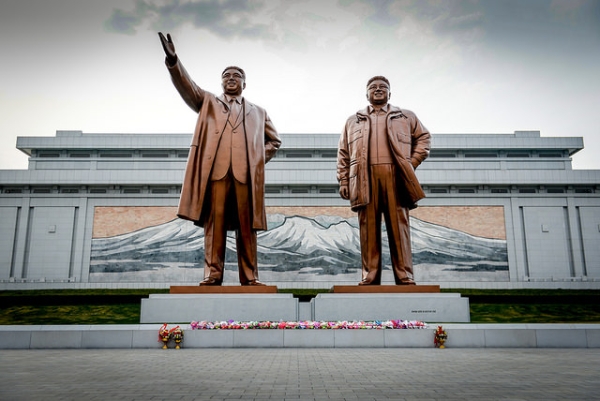 Massive statues of Kim Il-Sung and Kim Jong-Il in Pyongyang, North Korea on April 12, 2015. (ze Dirk/Flickr)