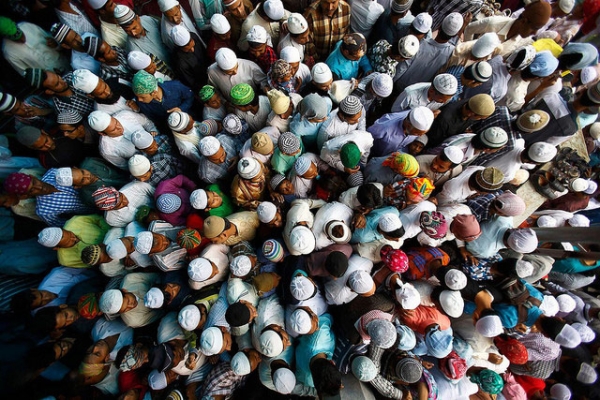 A group of visitors to a mosque photographed from above in Nepal on August 10, 2015. (umutrehberi/Flickr)
