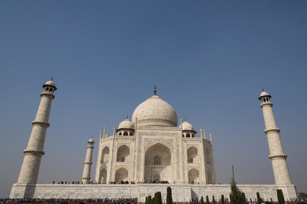 The Taj Mahal against a crystal-clear sky in Agra, India on October 25, 2015. (Srikaanth Sekar/Flickr)