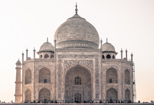 Crowds of people explore the Taj Mahal in Agra, India on January 26, 2016. (Hadi Zaher/Flickr)