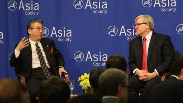 Japan's Deputy Foreign Minister Shinsuke Sugiyama discussed East Asian security and economics in conversation with Asia Society Policy Institute Kevin Rudd. (Ellen Wallop/Asia Society)