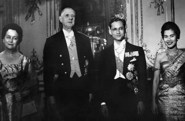 French President General de Gaulle (2nd L) and his wife Yvonne de Gaulle (L), king Bhumibol Adulyadej and his wife Queen Sirikit of Thailand pose for the photographers after a dinner at the Elysee Palace in Paris on October 12, 1960, during an official visit of the royal couple in France. (AFP/Getty Images)